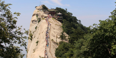 华山的最高峰到底是哪个？探索南峰（落雁峰）的独特之美